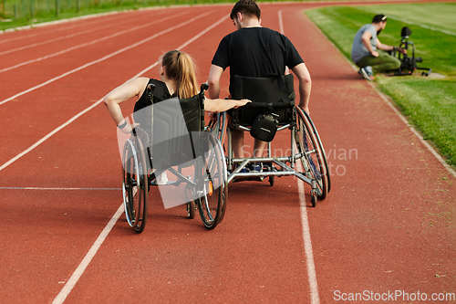 Image of A cameraman filming the participants of the Paralympic race on the marathon course