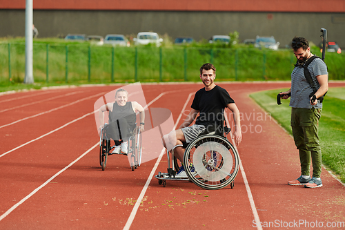 Image of A cameraman filming the participants of the Paralympic race on the marathon course