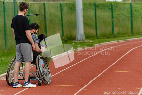 Image of A cameraman filming the participants of the Paralympic race on the marathon course