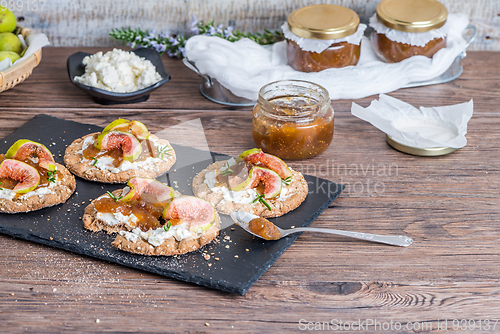 Image of Multigrain crispread appetizer