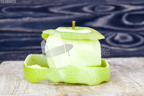 Image of peeled green Apple