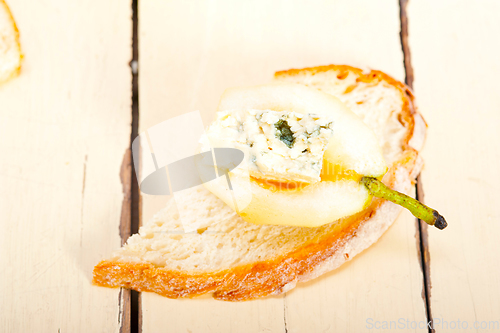 Image of cheese and pears