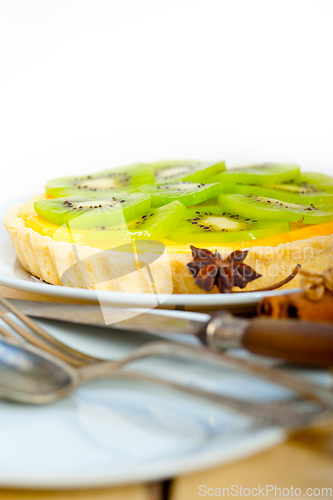 Image of kiwi  pie tart and spices