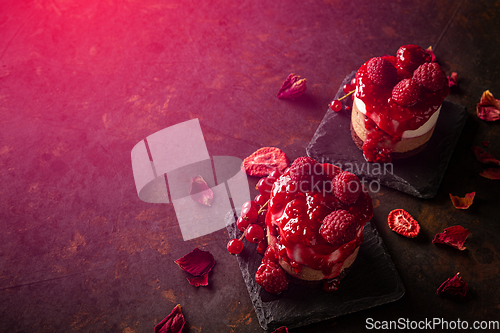 Image of Mini round cakes with fresh berries