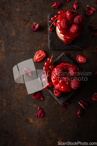 Image of cheesecake with raspberry