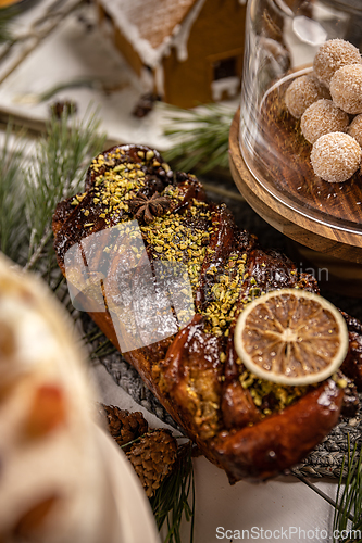 Image of Brioche or babka with pistachio