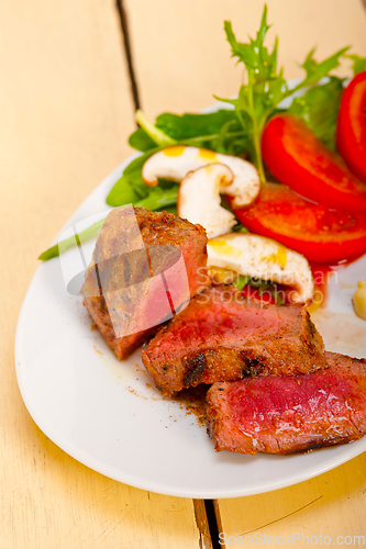 Image of beef filet mignon grilled with vegetables