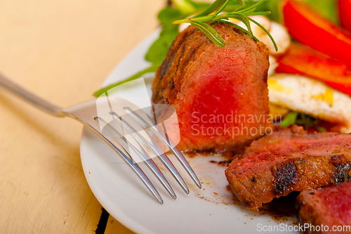 Image of beef filet mignon grilled with vegetables