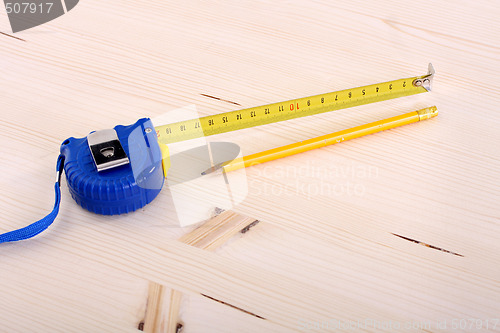 Image of wooden plank and measuring tape 