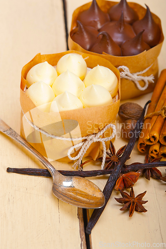 Image of chocolate vanilla and spices cream cake dessert