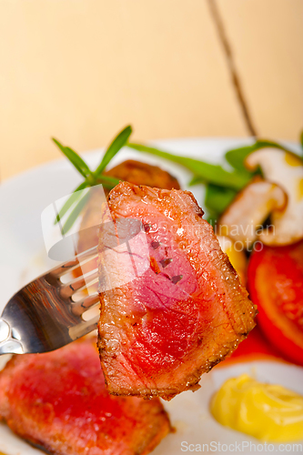 Image of beef filet mignon grilled with vegetables