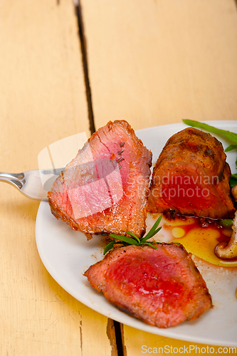 Image of beef filet mignon grilled with vegetables