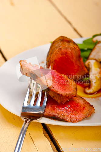 Image of beef filet mignon grilled with vegetables