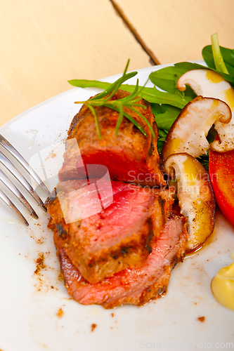 Image of beef filet mignon grilled with vegetables