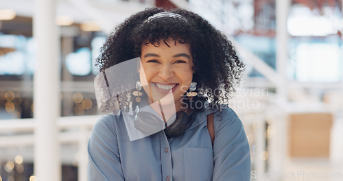 Image of adventure, african, african american, audio, black, black person, black woman, break, casual, commute, excited, face, female, free, freedom, fun, girl, happiness, happy, happy woman, head, headphone,