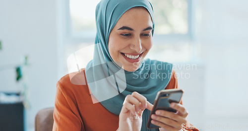 Image of app, arab, arabic, blog, business, career, cellphone, communication, connection, conversation, corporate, digital, email, employee, facebook, girl, global, growth, happiness, happy, hijab, instagram,