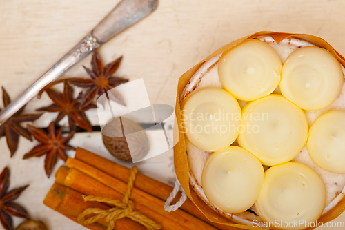 Image of vanilla and spice cream cake dessert