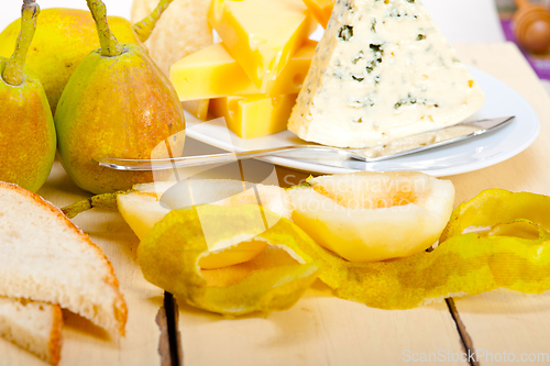 Image of fresh pears and cheese