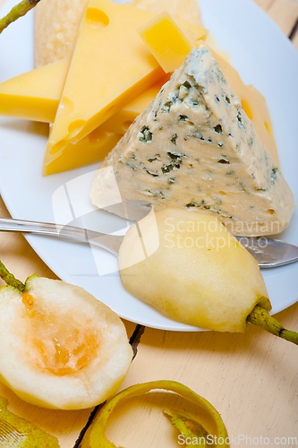 Image of fresh pears and cheese