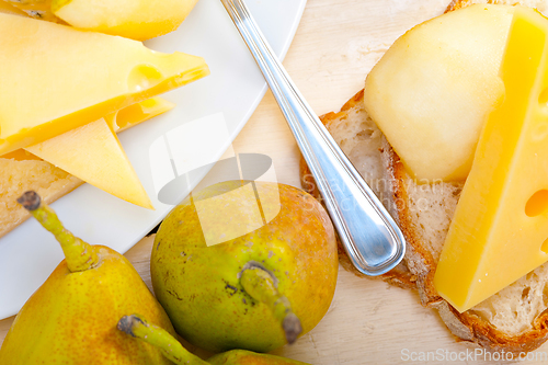 Image of fresh pears and cheese