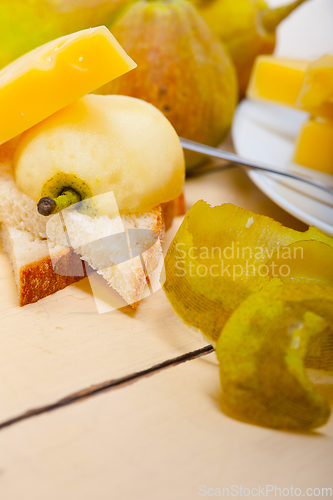 Image of fresh pears and cheese