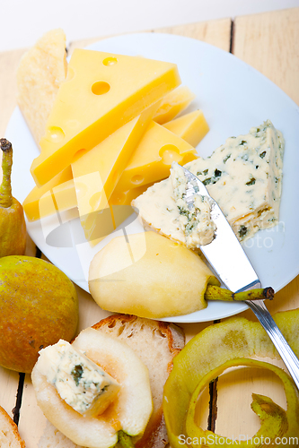 Image of cheese and pears