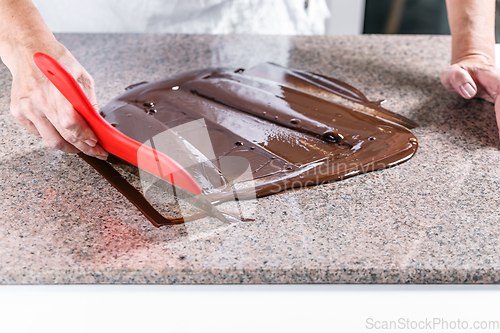 Image of Smudging melted chocolate