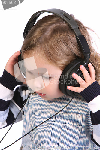 Image of little girl listening music 