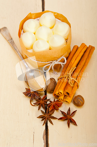 Image of vanilla and spice cream cake dessert