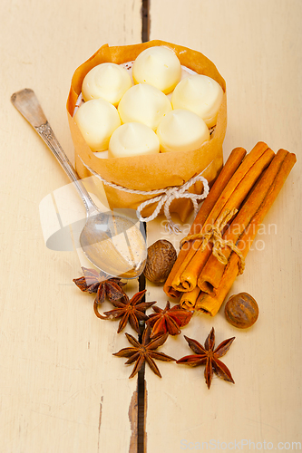 Image of vanilla and spice cream cake dessert