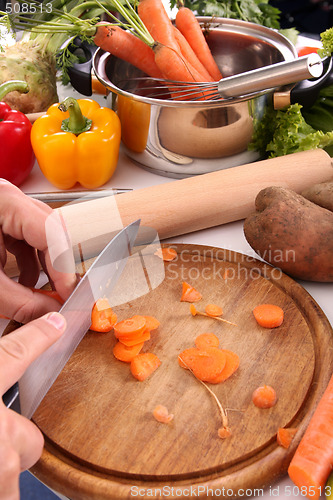 Image of cutting carrots 