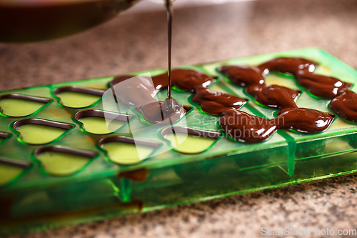 Image of Putting chocolate in mold