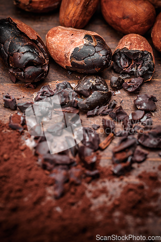 Image of Cacao nibs with cacao beans