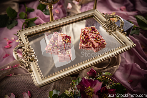 Image of Homemade chocolate bars with lyophilized fruit