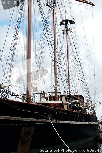 Image of sailing ship