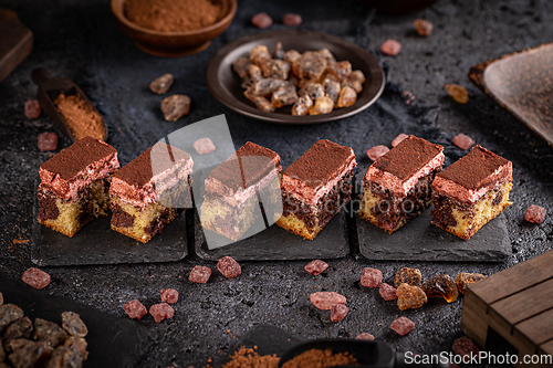 Image of Mini marble cakes