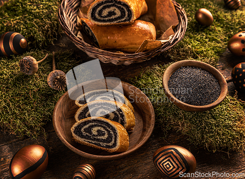 Image of Roll with poppy seeds.