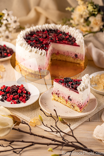 Image of Yogurt cake with berries