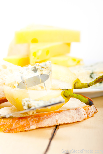 Image of cheese and pears