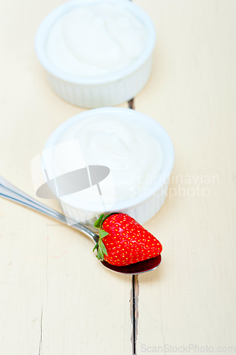 Image of organic Greek yogurt and strawberry