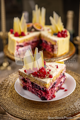 Image of Slice of cake with vanilla cream