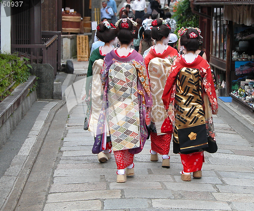 Image of Geisha gropu in a Kyoto street