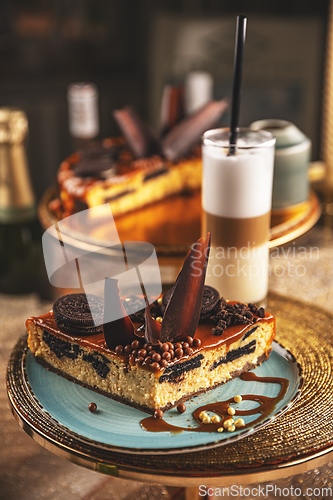 Image of Cake with chocolate cookies