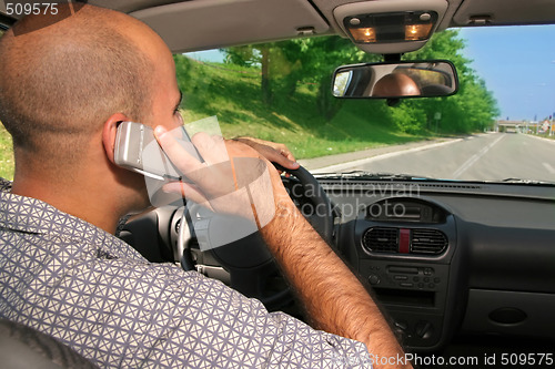 Image of mobil phone during driving