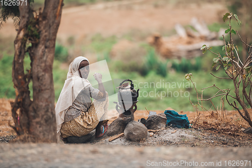 Image of women preparing bunna coffee, Ethiopia