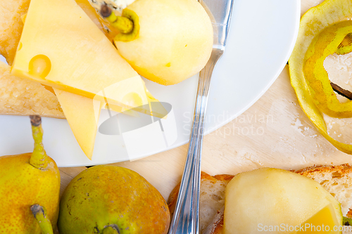 Image of fresh pears and cheese