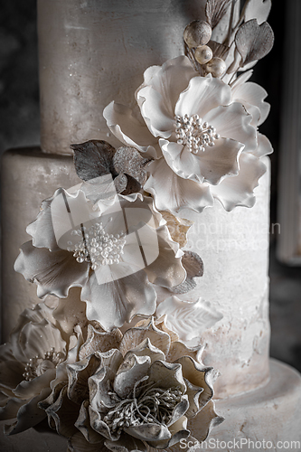 Image of Detail of wedding cake decor