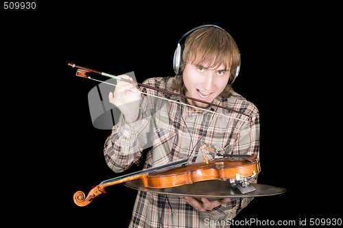 Image of The young man in ear-phones eats a violin