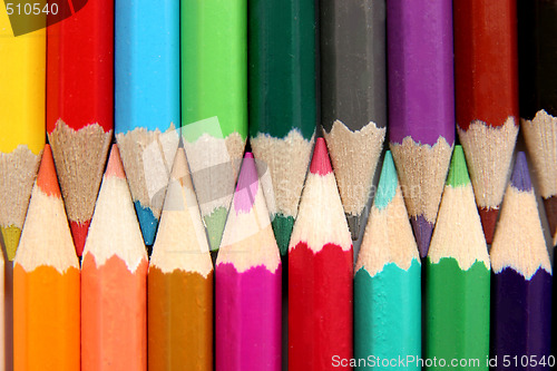 Image of colored pencils 