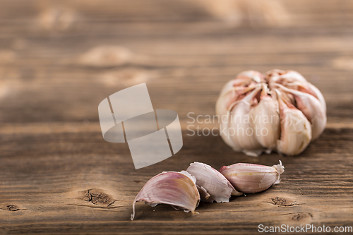 Image of Garlic bulbs and cloves